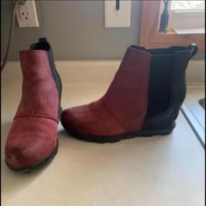Size 11 maroon and black sorel wedges